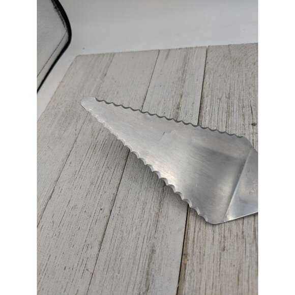 Pampered Chef Pie Server Stainless Steel 1166 Serrated *Damaged* - Picture 2 of 8